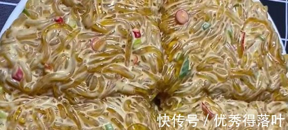 这个我家一周吃三次,一拌上锅一蒸,筋道Q弹蘸料吃真美味!