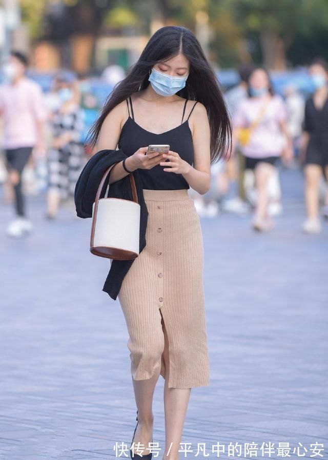 针织裙|针织的长裙要有新意,修身又时尚的效果需要精心设计!