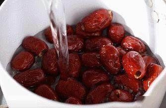  别再排队了！1碗面粉1把枣，手不沾面做一锅！全家早餐心头好！