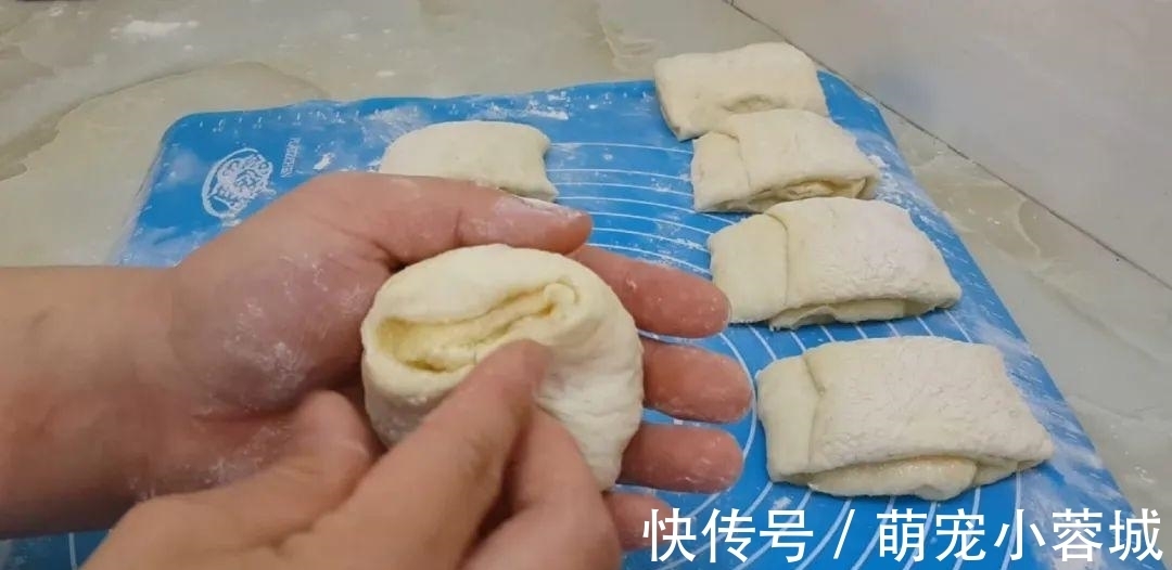 面粉这样做才好吃，加几勺白糖，外皮焦脆又营养，出锅孩子抢着吃