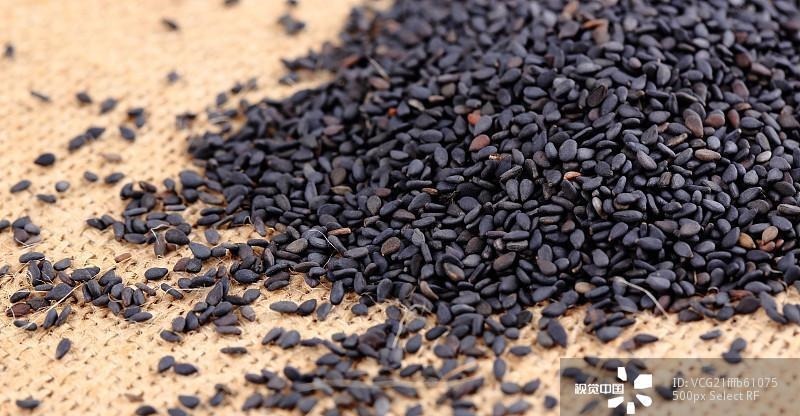 炖肉|普通的黑芝麻, 竟然治好了5种疾病, 这种吃法老中医也推荐!