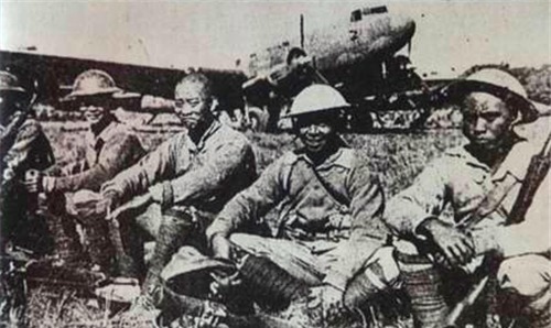 时期|抗日时期，他假装和日军拼刺刀，日军跨过埋伏圈后，他：机枪扫射