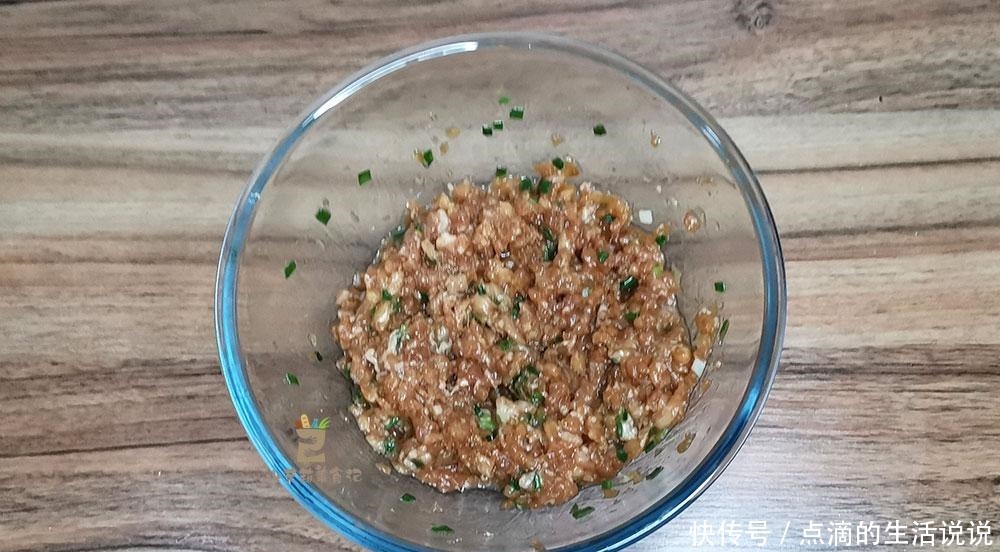 大厨|萝卜做馅包饺子,用盐杀水还是焯水大厨都不对,难怪饺子不香