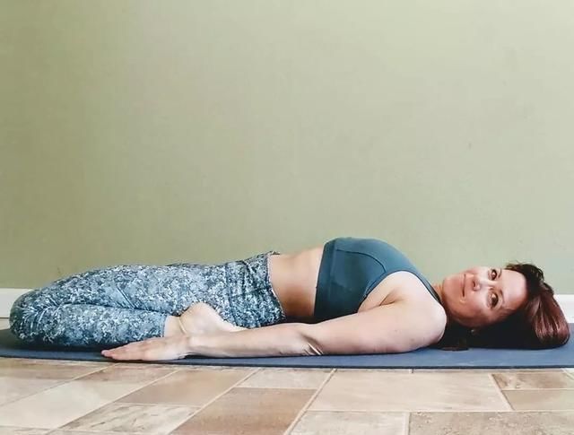 英雄|瑜伽英雄坐：脚踝疼，膝盖不舒服，臀部坐不下去，怎么办？