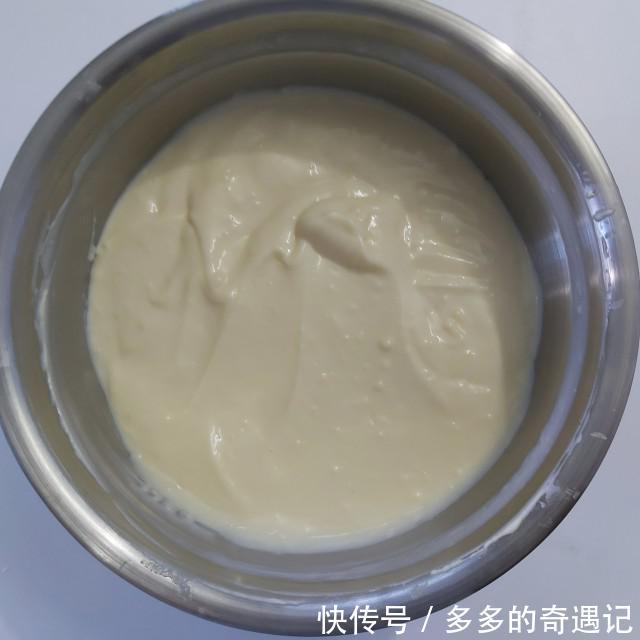 玉米淀粉|爆浆椰浆芝士奶盖蛋糕,切开一小口,竟然还是爆浆效果