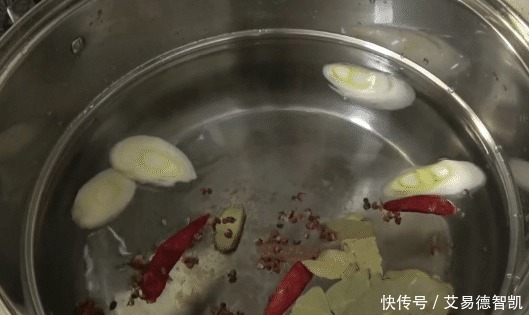 怎样腌出不咸又个个起沙流油的咸鸡蛋?40年的土方子,超简单