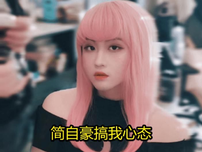 导致|Uzi模仿女裁判说话，骗队友提前开始游戏，导致比赛暂停重开！