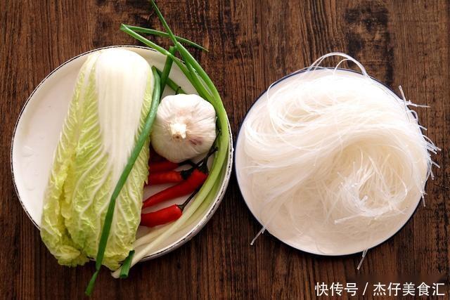 蒜蓉粉丝蒸娃娃菜的家常做法,又鲜又嫩,简单易做,好吃不长肉
