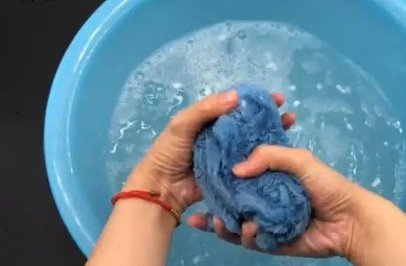 柔顺剂|用清水拖地等于没拖，从家政公司那偷学一招，拖地又快又干净