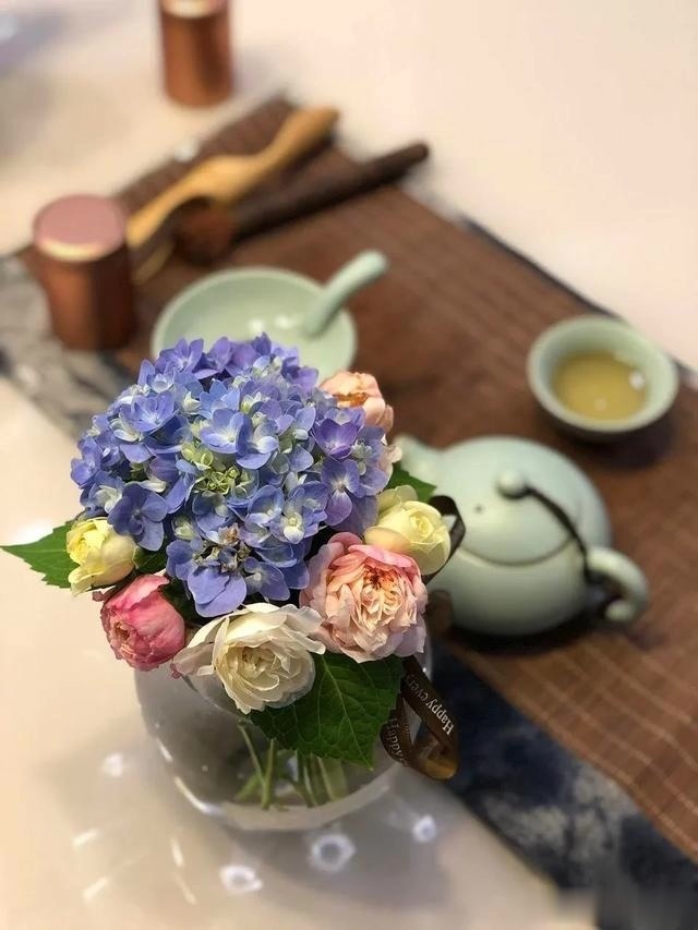 圆滚滚的绣球,瀑布般的花墙,这届花友也太会种花了吧