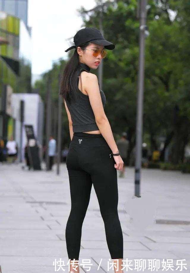 衬衫裤|深蓝色挂脖长袖上衣搭配白色牛仔裤,设计感十足,突出女神气质