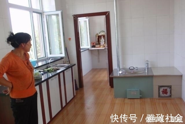 如今农村都用这种新灶台！干净又省钱，取暖不花一分钱，太利民