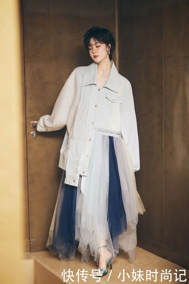 郁可唯穿上牛仔纱裙,可飒可甜,气质不一般