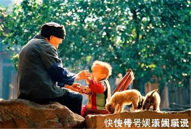 孩子|“最勤快宝宝”走红,趁奶奶睡觉帮忙蒸馒头,网友画面“太美”