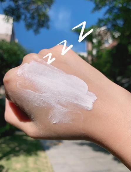 皮肤爱出油经常长闭口？那是你没选对清洁面膜吧！