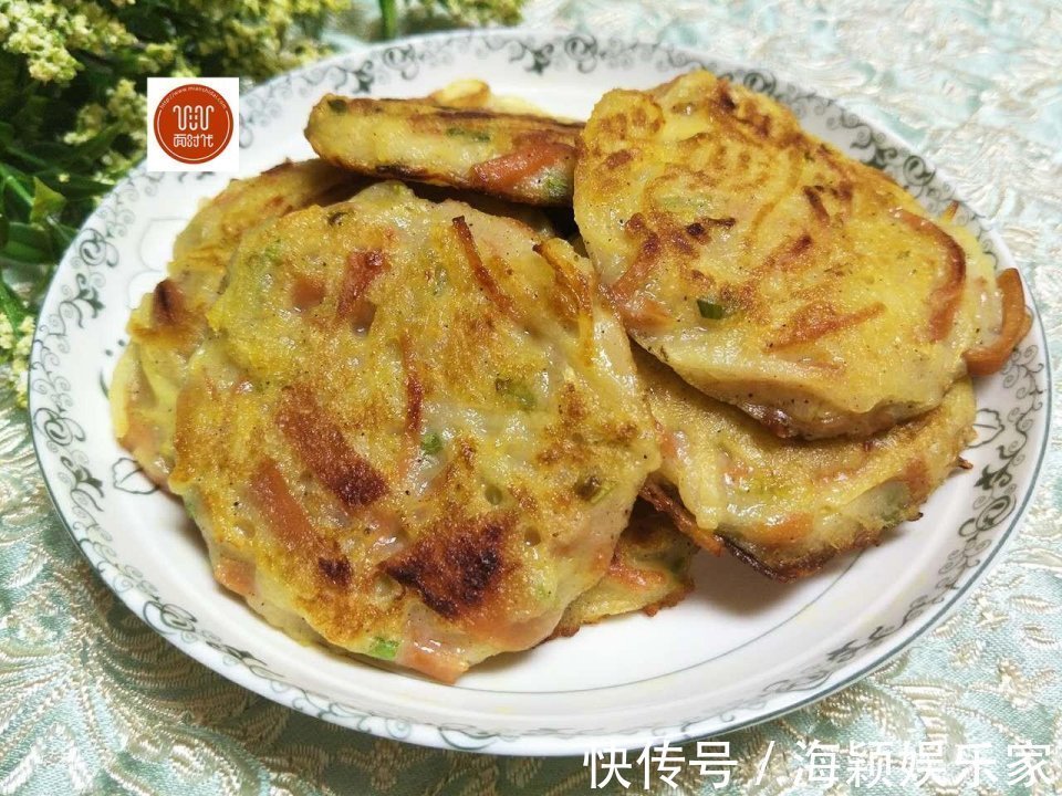 土豆饼的家常做法，软糯咸香美味诱人，做法很简单，比鸡蛋饼都香