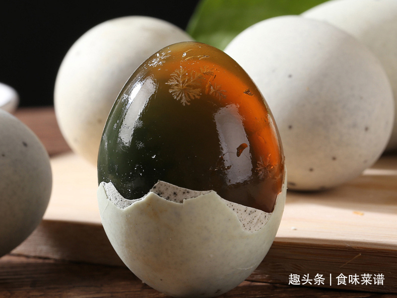 饭店的凉拌皮蛋为什么好吃秘诀就在于调料汁,不腥不涩美味翻倍