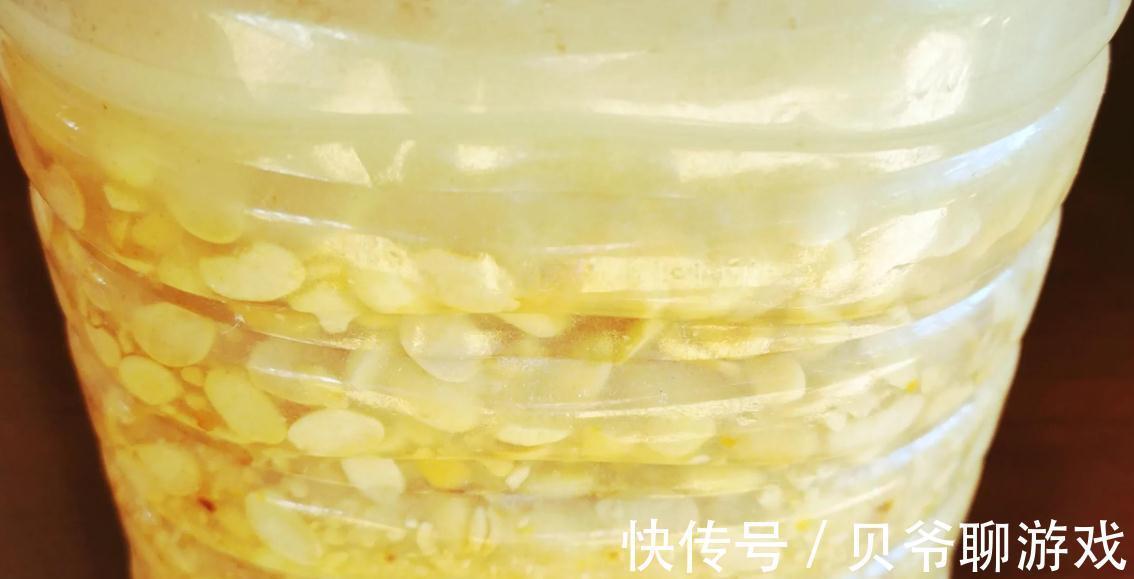 教你家庭沤制黄豆肥的方法,以及给花追肥时注意事项