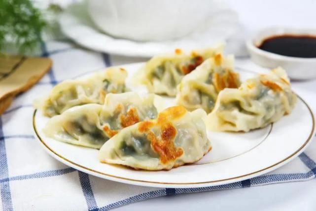 调饺子馅时,放酱油就是大错特错,如此做,饺子又香又好吃!