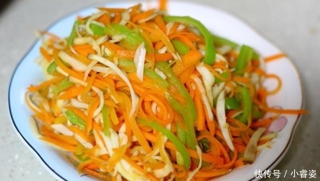 青椒|胡萝卜这样做,色香味全,营养丰富,简单炒一炒,5分钟就搞定