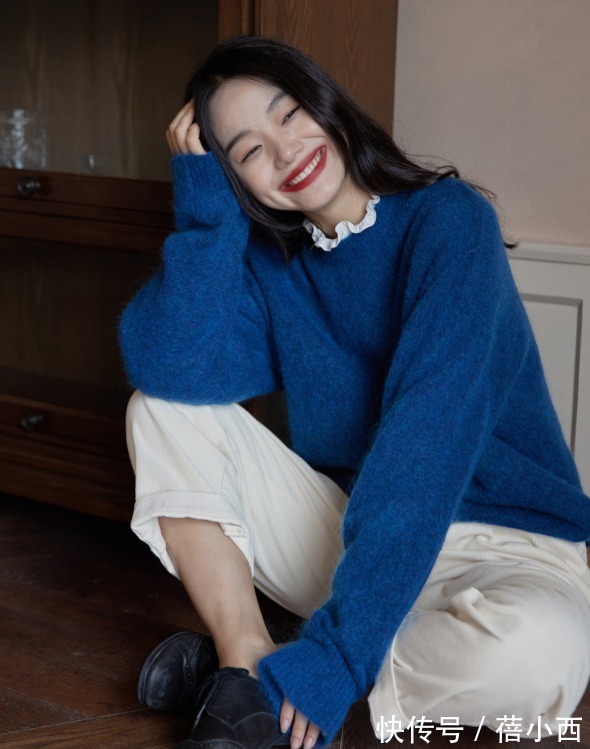 小姐姐|谁说“奶奶衫”很老气?那是你不会搭,这些时髦搭配思路一定要学