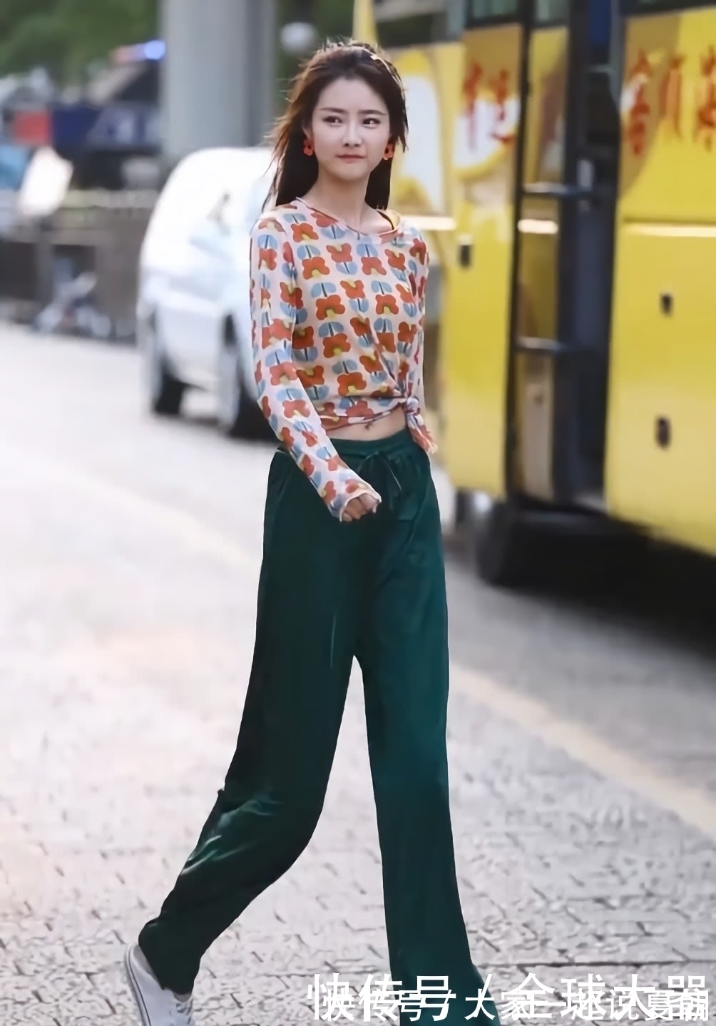 大长腿 现在流行什么裤子网红小姐姐都爱“豇豆裤”，穿上十级显瘦