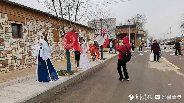 济南平阴北市村首届樱花节开幕