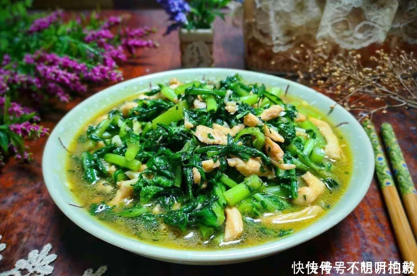 天越冷,这菜就越肥嫩,正大量上市,3块钱一斤,炒着吃特别香!