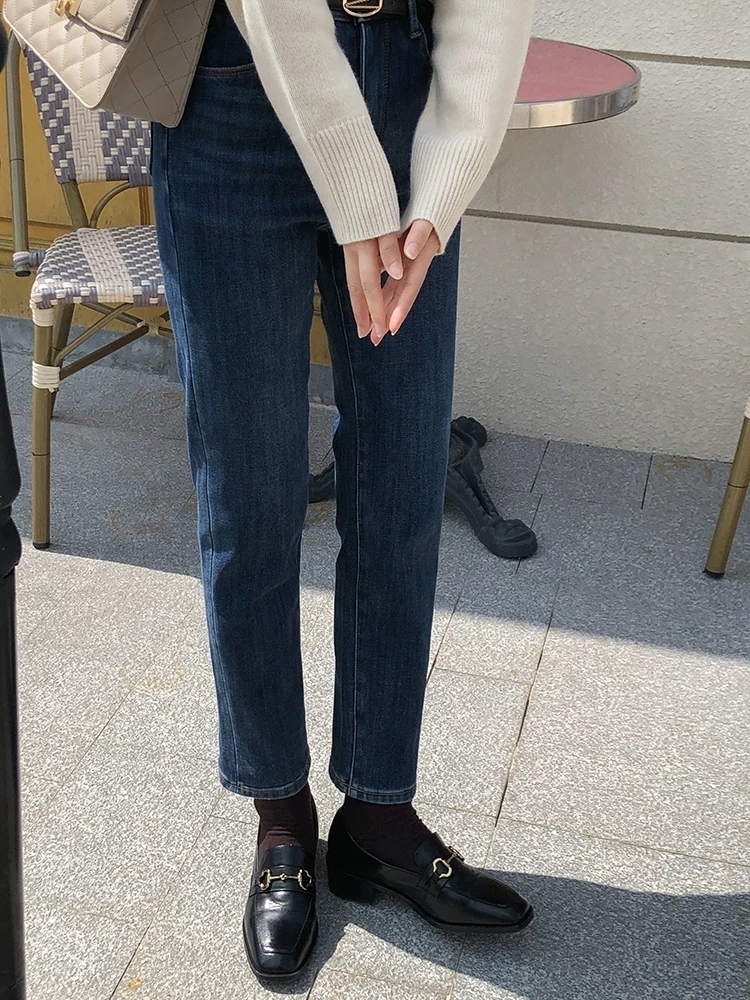 下半身 突然火了一种穿法叫“牛仔裤+乐福鞋”,时髦显瘦有气场,谁穿谁美