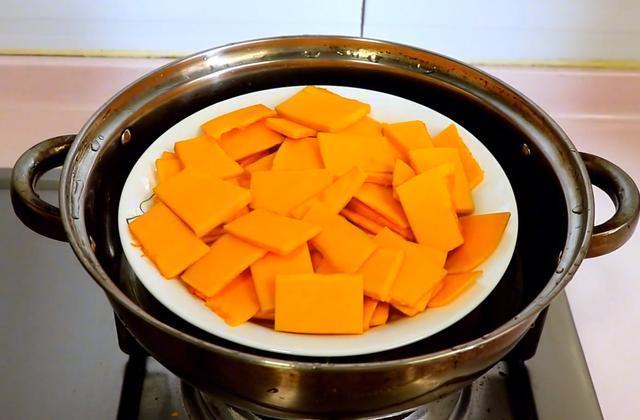 南瓜|1块南瓜,2个鸡蛋,教你最好吃做法,比大鱼大肉都香,真解馋