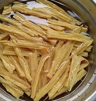 秋日干燥多喝汤,用这两种食材炖鸡汤,鲜美不腻,滋补又润燥!