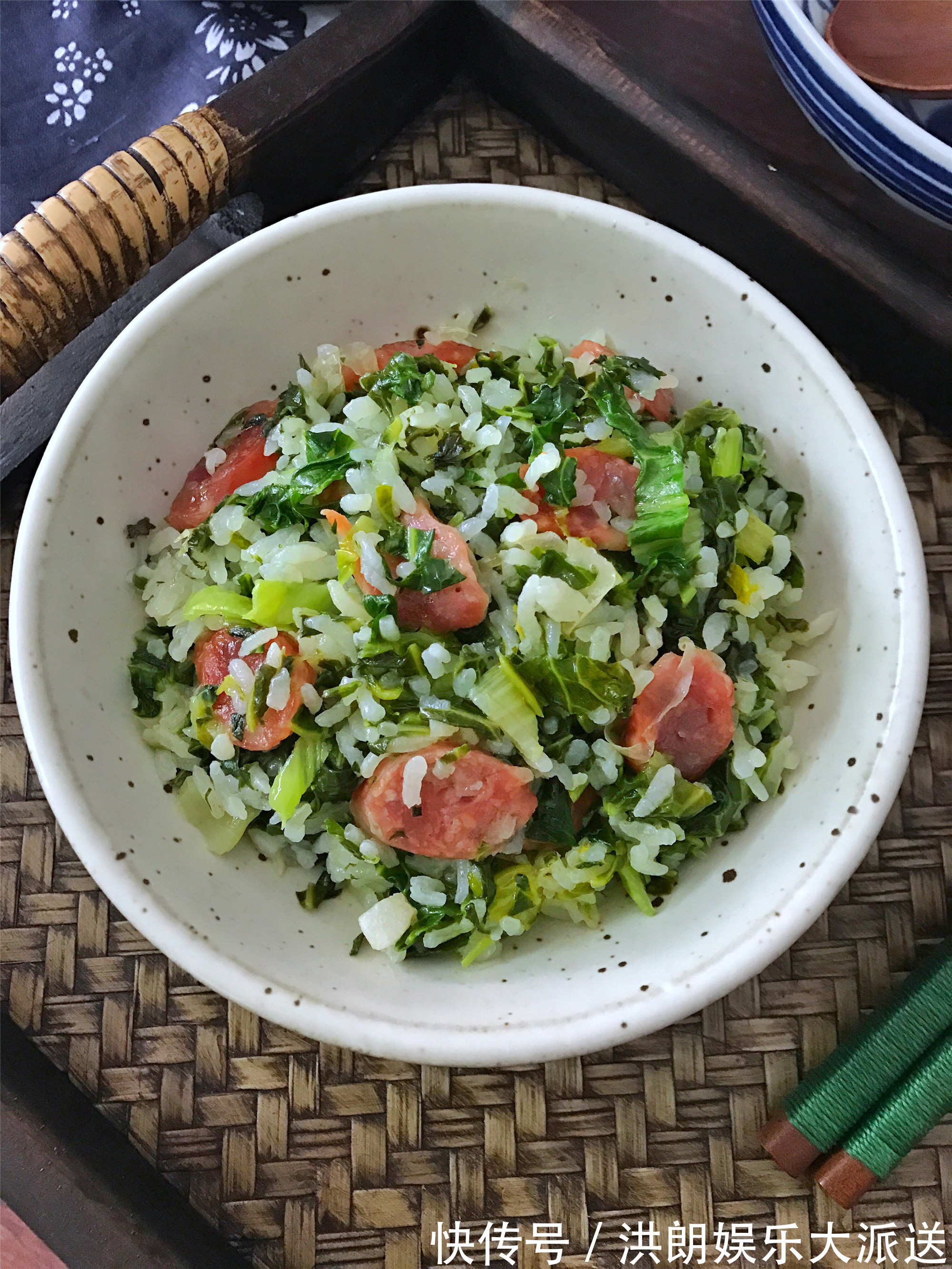 江南人家冬天必吃，饭菜一锅出，咸鲜软糯，连锅巴也不放过