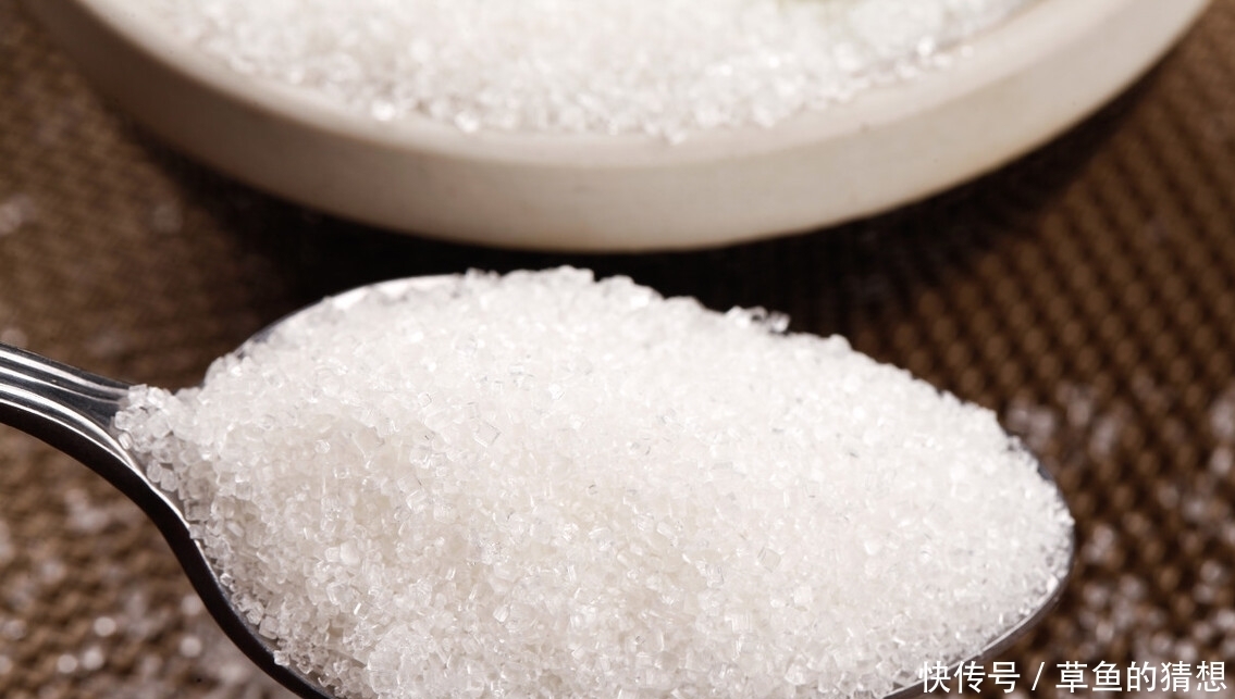 蒸馒头发面时，不要只会放酵母，记住2个窍门，面发得又快又好