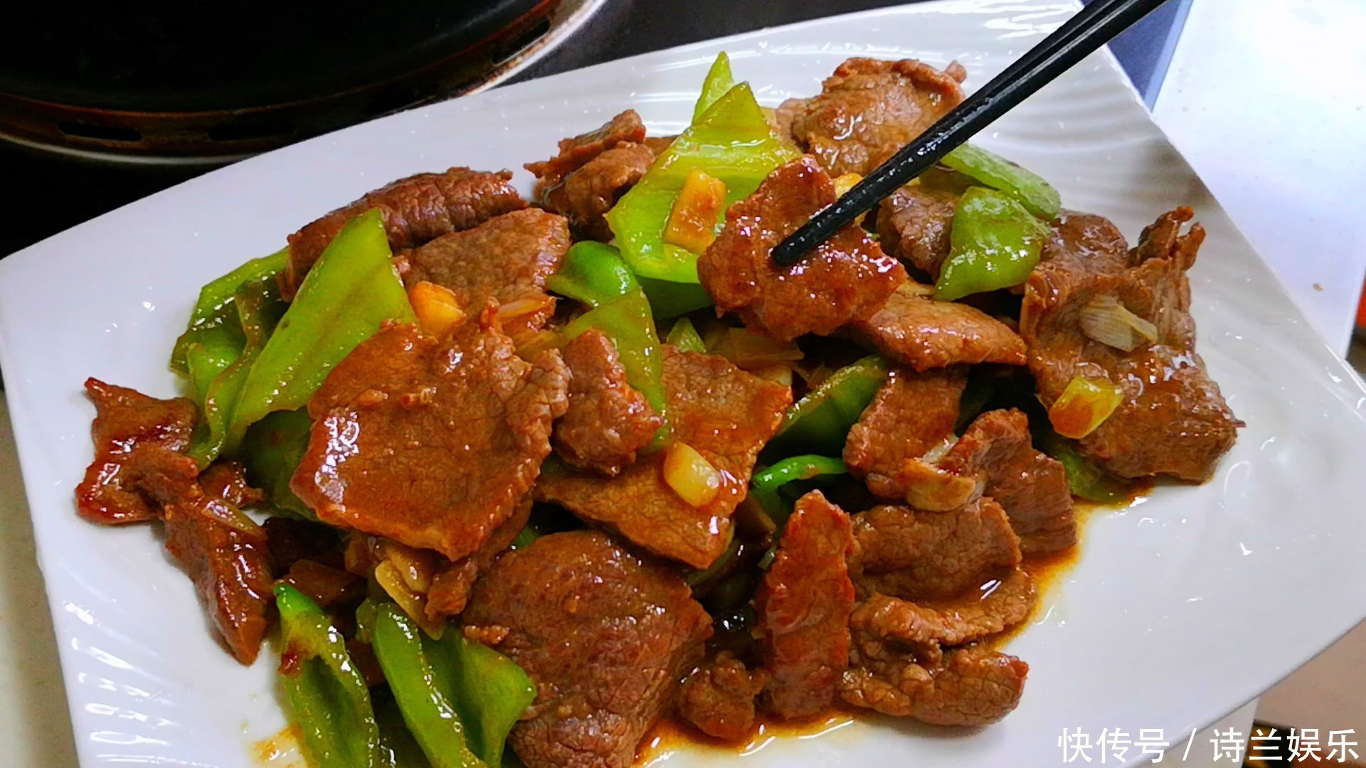 炒牛肉时，直接下锅炒就错了，大厨教你妙招，牛肉嫩滑还不塞牙！