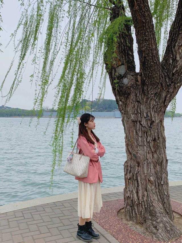 衣橱|气质女神衣橱里必备的衣服款式,西服和连衣裙,不光百搭还高级