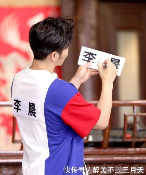 跑男第七季即将开始录制，海报抢先放出，C位的归属让观众意外！