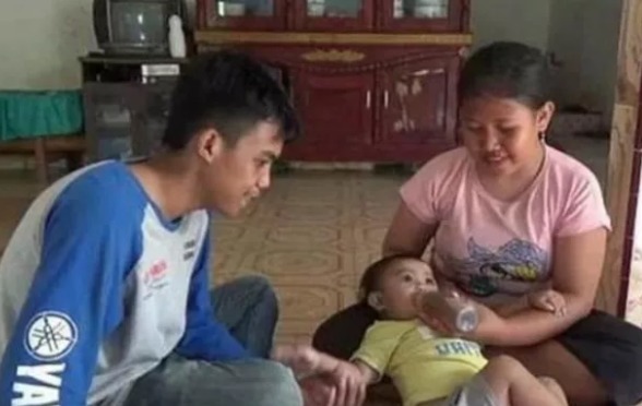 父母|当初仅仅是因为父母没钱,被迫从小喝咖啡长大的婴儿,如今怎样了