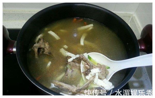 宝妈|34岁宝妈因常吃一“零嘴”,每天产奶2斤,妇科医生:方法不错