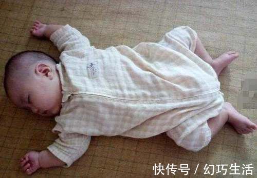 安全感|新生儿“投降式睡姿”会累吗了解真相后,妈妈再也不给宝宝纠正了