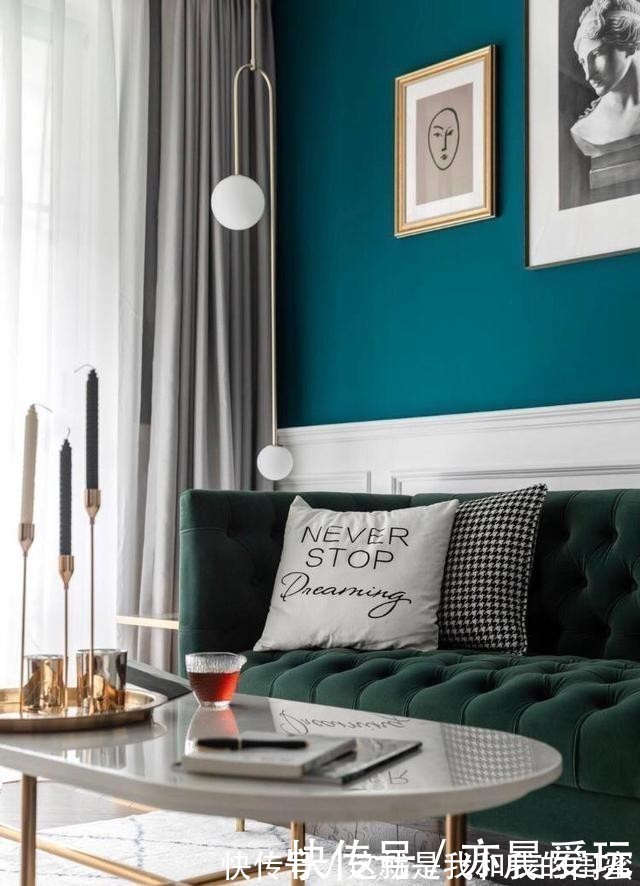 柜子|现代简约风的新房，轻奢大气，入户就被客厅背景墙迷住，漂亮极了