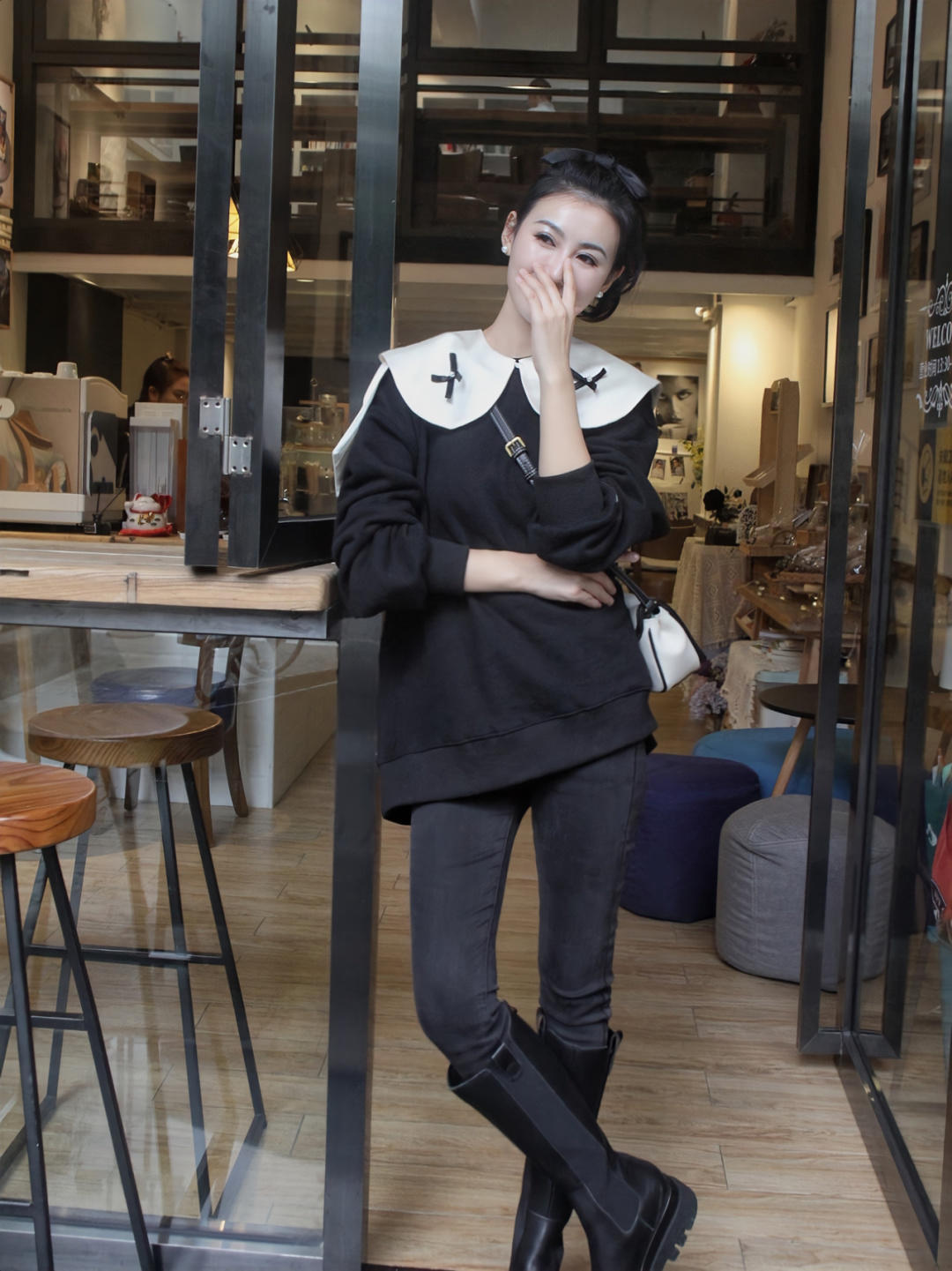 黑色 冬天怎么穿才经典洋气?选择“黑+白”基础色搭配,照着穿都很美