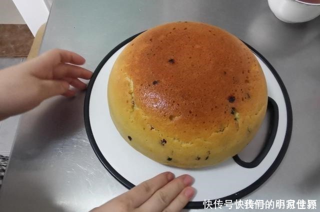 1碗玉米面,2个鸡蛋,不蒸不烤,松软香浓,孩子天天都想吃!