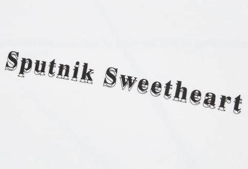 优衣库 X 村上春树联名款，“文学”也能被设计成T恤？