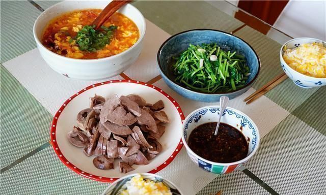 1家3口晚餐,走红朋友圈,每顿吃光光,拒绝浪费,网友健康省钱