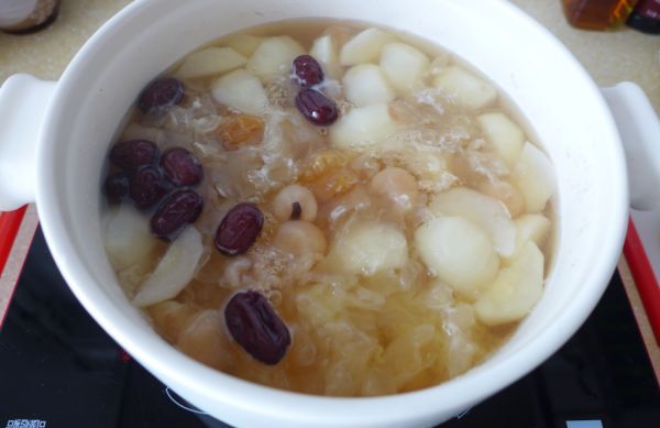 莲子|它是天然“补血汤”，上锅炖一炖，营养滋补，脸色越来越红润