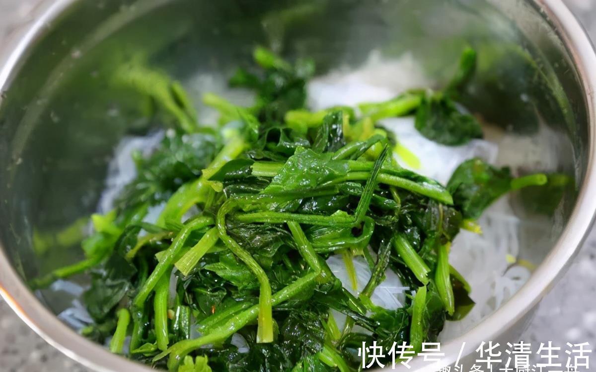 诀窍|怪不得饭店的凉拌菠菜那么好吃？原来做法有诀窍，3分钟就学会