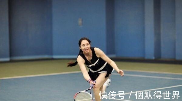美国|“体坛叛徒”胡娜,比赛中途公然投靠美国,今回国高调上节目捞金