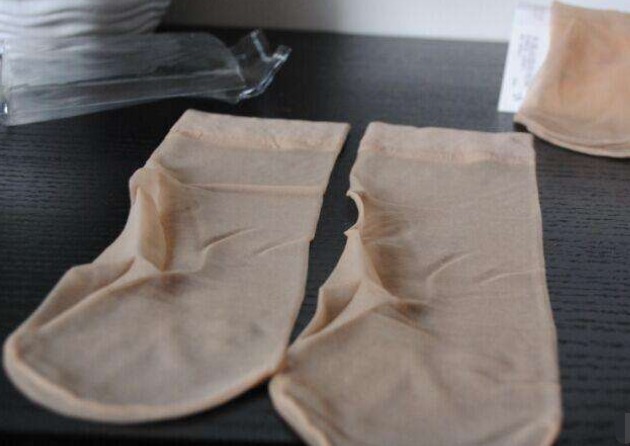 肥皂头太小不好继续用只需把肥皂头装进袜子里,轻松解决烦恼