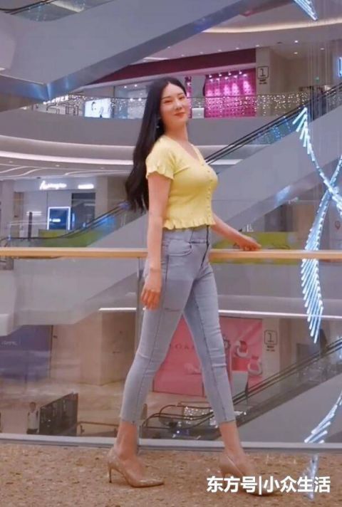 牛仔裤|街拍牛仔裤搭高跟鞋也很美,感觉堪称“象牙腿”