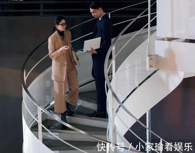 半身裙 凭什么敢说“大女人风”最高级?时髦的“西装外套”穿搭,美呆了